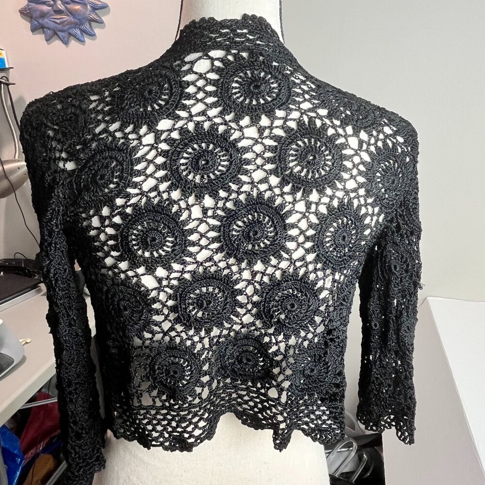 Women's Unbranded black crochet open front crop top Size S